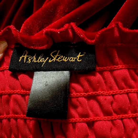 Ashley Stewart luxe red velvet romantic Juliet style top - Picture 4 of 4